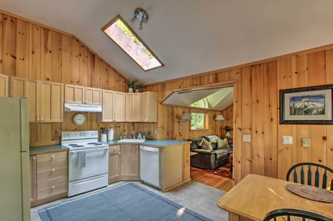 Cottage (1 Bedroom) | Private kitchen | Microwave, oven, stovetop, dishwasher