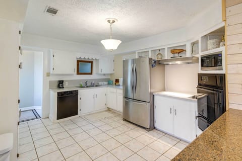 Apartment (0 Bedroom) | Private kitchen | Microwave, oven, stovetop, dishwasher