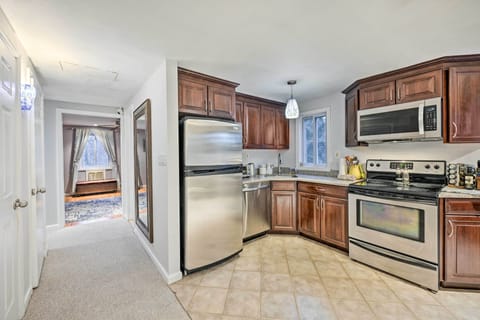 Apartment (2 Bedrooms) | Private kitchen | Microwave, oven, stovetop, dishwasher