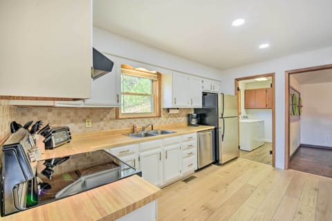 House (2 Bedrooms) | Private kitchen | Microwave, oven, stovetop, dishwasher