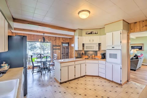 House (5 Bedrooms) | Private kitchen | Microwave, oven, stovetop, dishwasher