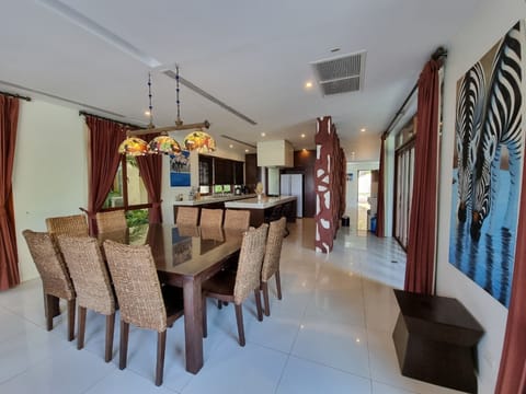 Villa, 4 Bedrooms | In-room dining