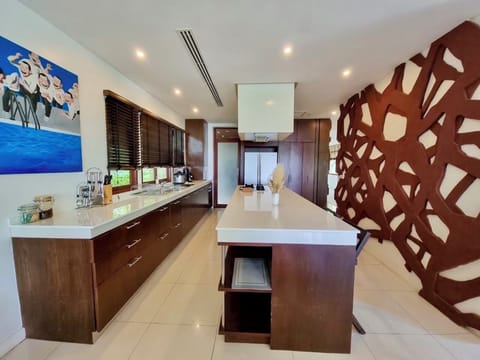 Villa, 4 Bedrooms | Private kitchen | Full-size fridge, microwave, oven, stovetop