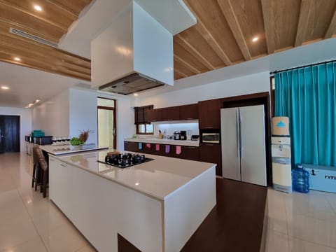Villa, 5 Bedrooms | Private kitchen | Full-size fridge, microwave, oven, stovetop