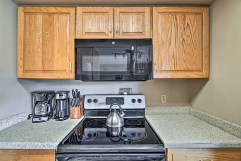 Apartment (2 Bedrooms) | Private kitchen | Microwave, oven, stovetop, dishwasher