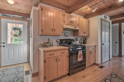 Cottage (1 Bedroom) | Private kitchen | Microwave, oven, stovetop, dishwasher