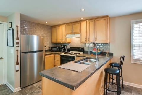 House (2 Bedrooms) | Private kitchen | Microwave, oven, stovetop, dishwasher