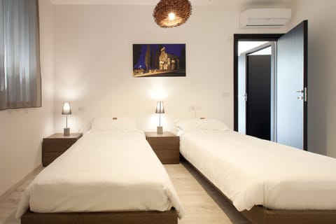 Apartment, 1 Bedroom | Frette Italian sheets, premium bedding, desk, soundproofing