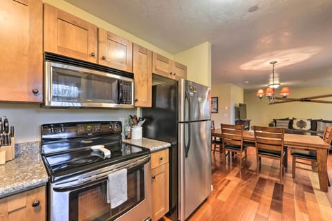 Apartment (2 Bedrooms) | Private kitchen | Microwave, oven, stovetop, dishwasher