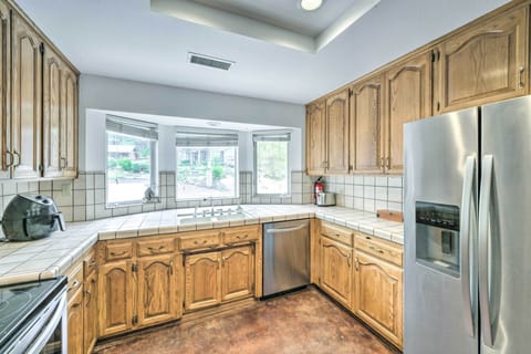 House (3 Bedrooms) | Private kitchen | Microwave, oven, stovetop, dishwasher