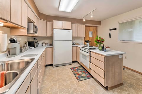 Apartment (1 Bedroom) | Private kitchen | Microwave, oven, stovetop, dishwasher