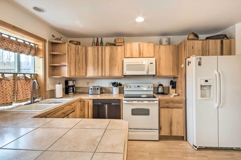 Apartment (2 Bedrooms) | Private kitchen | Microwave, oven, stovetop, dishwasher