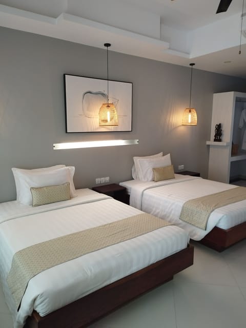 Deluxe Double or Twin Room | Minibar, desk, soundproofing, free WiFi