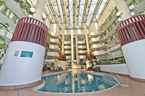 Indoor pool, sun loungers