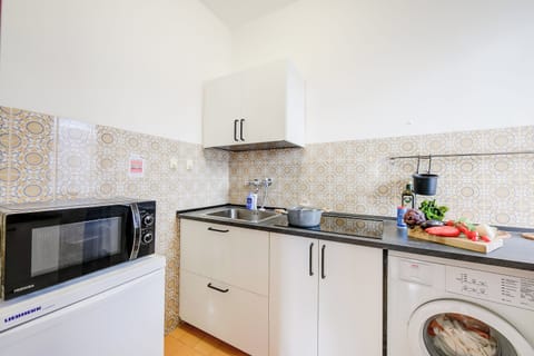 Family Apartment, 2 Bedrooms, Mountainside (Sunrise On The Garda Lake) | Private kitchen | Fridge, microwave, oven, stovetop