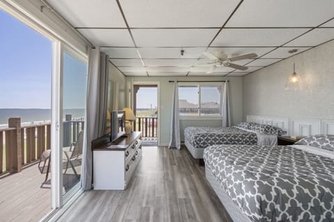 Deluxe Oceanfront Balcony with Kitchenette | Balcony