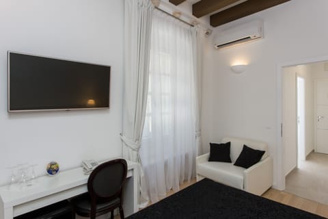 Classic Double Room | Soundproofing, free WiFi, bed sheets