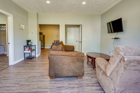 Living Room | Smart TV | Free WiFi | Central A/C