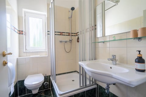 Double Room, Non Smoking, Balcony | Bathroom | Shower, hair dryer, towels