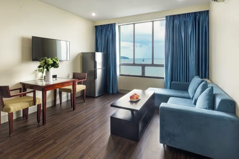 Suite, Sea View | Living area | 43-inch LCD TV with cable channels, TV