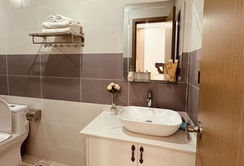 Family Villa | Bathroom | Shower, rainfall showerhead, designer toiletries, hair dryer