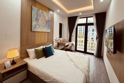 Standard Double Room | Premium bedding, down comforters, Select Comfort beds, laptop workspace