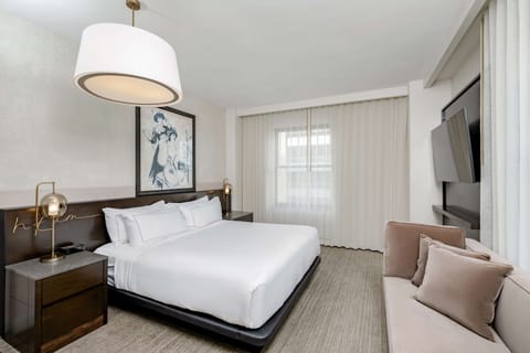 Studio Suite, 1 King Bed | Premium bedding, laptop workspace, iron/ironing board