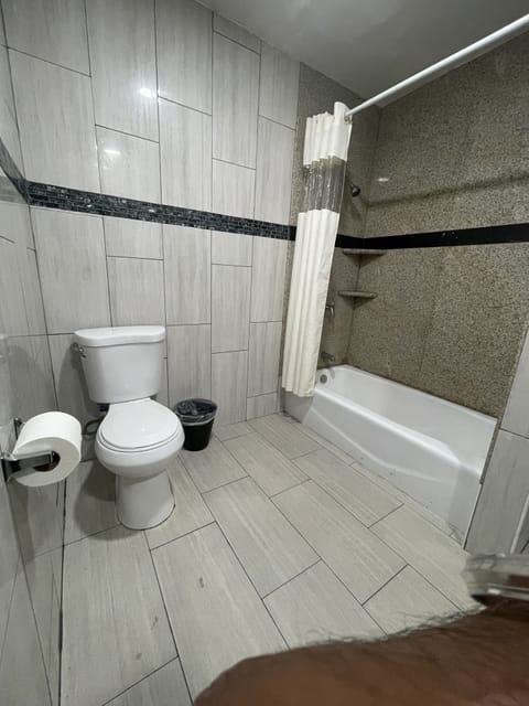 Separate tub and shower, jetted tub, towels