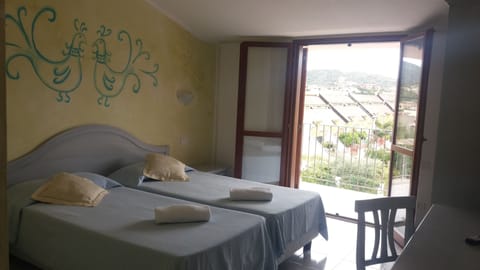 Double Room, Balcony, Garden View | Individually decorated, individually furnished, desk, soundproofing