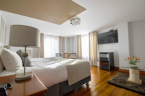 Junior Suite | In-room safe, iron/ironing board, free WiFi