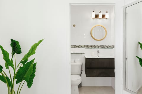 Superior Studio | Bathroom | Shower, hair dryer, towels