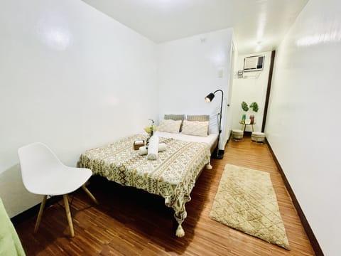 Basic Double Room | Desk, free WiFi, bed sheets