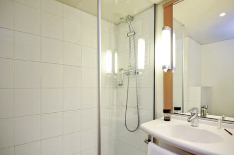 Shower, eco-friendly toiletries, hair dryer, towels