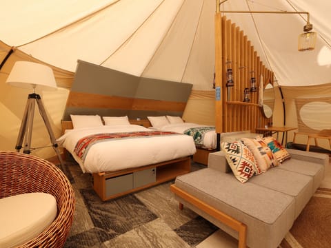 Luxury Tent | Desk, laptop workspace, free WiFi, bed sheets