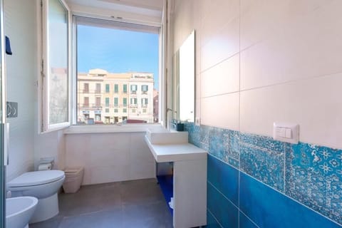 Deluxe Suite, 1 Bedroom | Bathroom