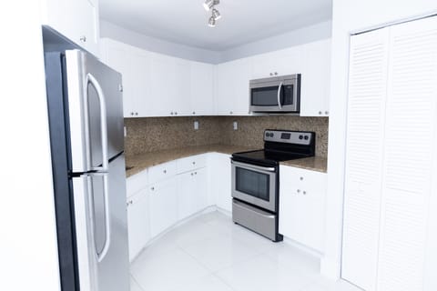 Grand Apartment | Private kitchen | Full-size fridge, microwave, oven, cookware/dishes/utensils