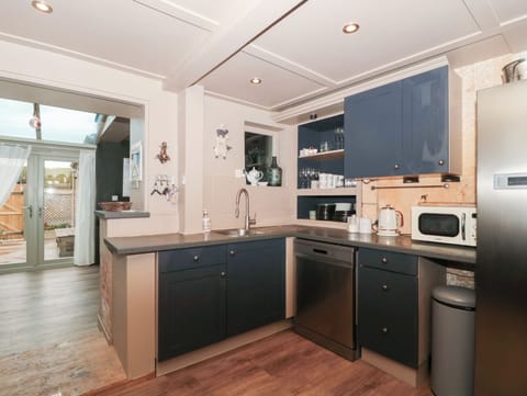 Fridge, dishwasher, cookware/dishes/utensils