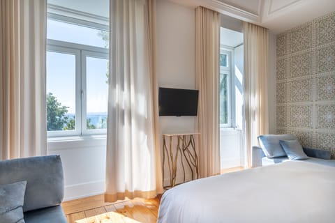 Junior Suite | Premium bedding, down comforters, pillowtop beds, free minibar items