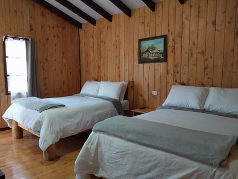 Family Cabin | Premium bedding, down comforters, desk, laptop workspace