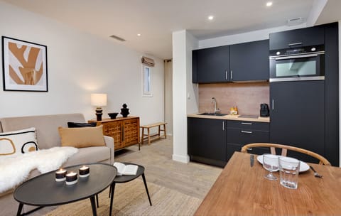 Apartment (Saint Vincent) | Private kitchenette | Fridge, microwave, oven, stovetop