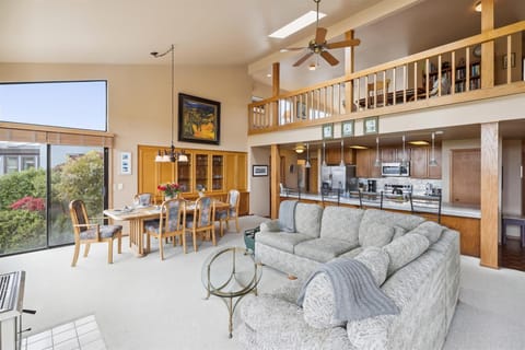 Dining table seating for 6, or for 8 with extra leaf. Another 4 people can sit along the kitchen island.