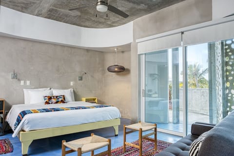 Deluxe Room, Garden View (Solana) | Premium bedding, down comforters, memory foam beds, in-room safe