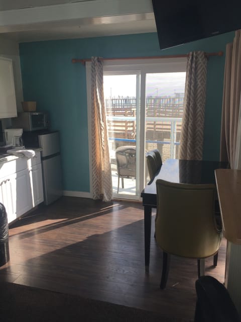 Oceanfront Suite, 1 Queen Bed with Sofabed | Private kitchenette | Fridge, microwave, coffee/tea maker