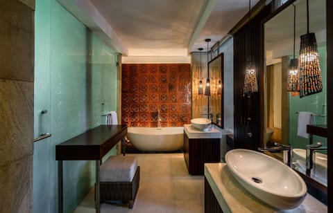 Grand Suite, Kitchenette (90 sqm Room Size) | Bathroom | Separate tub and shower, deep soaking tub, rainfall showerhead