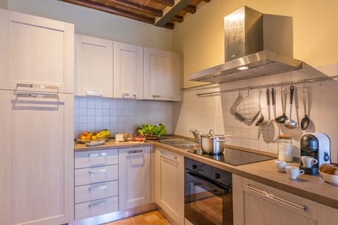 Family Apartment (Chiocciola) | Private kitchenette | Full-size fridge, oven, stovetop, dishwasher