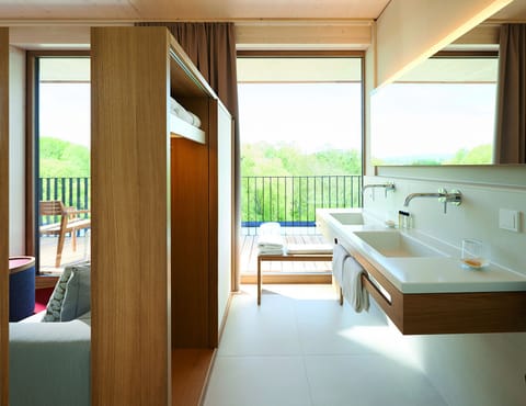 Panoramic Double Room (Exquisite) | Bathroom | Shower, free toiletries, hair dryer, bathrobes