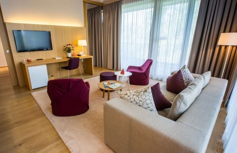 Suite (Bodensee) | Living room | Flat-screen TV