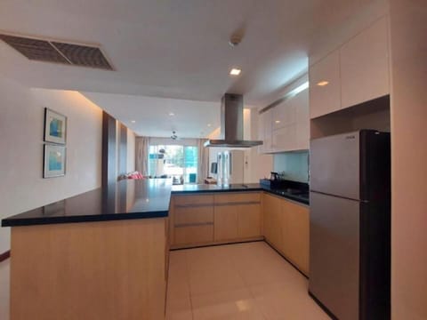 Deluxe 2 Bedroom Garden Pool Suite | Private kitchen | Fridge, toaster, paper towels