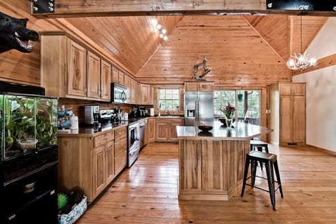 Luxury Cabin | Private kitchen | Full-size fridge, coffee/tea maker, toaster, blender