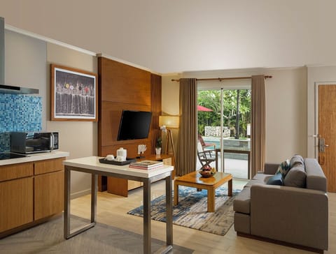 Premium bedding, minibar, in-room safe, desk